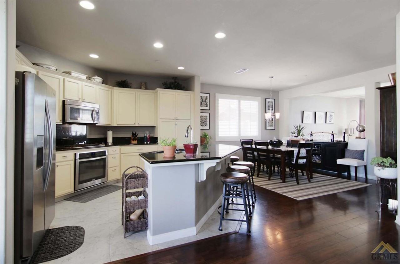 1909 Delacorte Dr - Photo 3 of 19