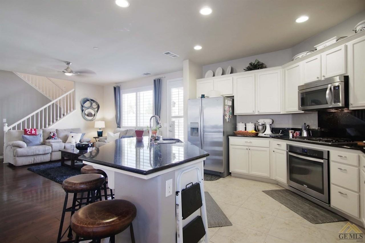 1909 Delacorte Dr - Photo 4 of 19