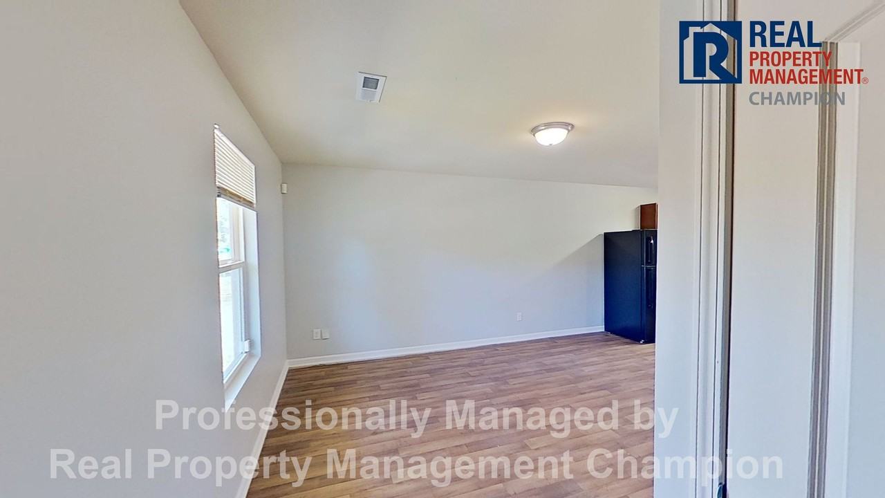 720 N 10th St - Photo 3 of 27