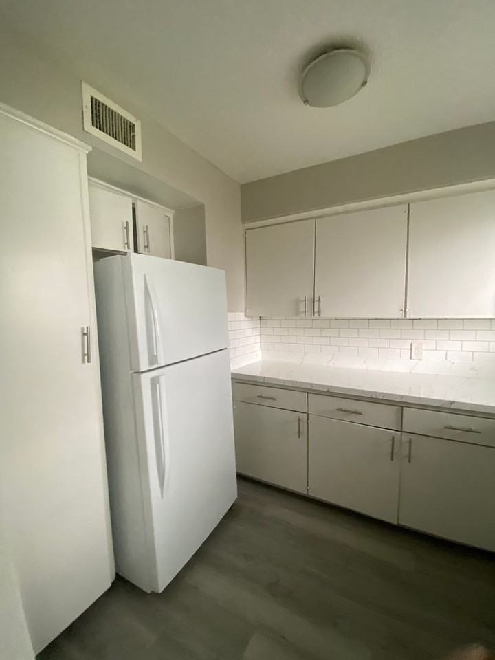 1809 on Cox Apartments - Photo 7 of 10