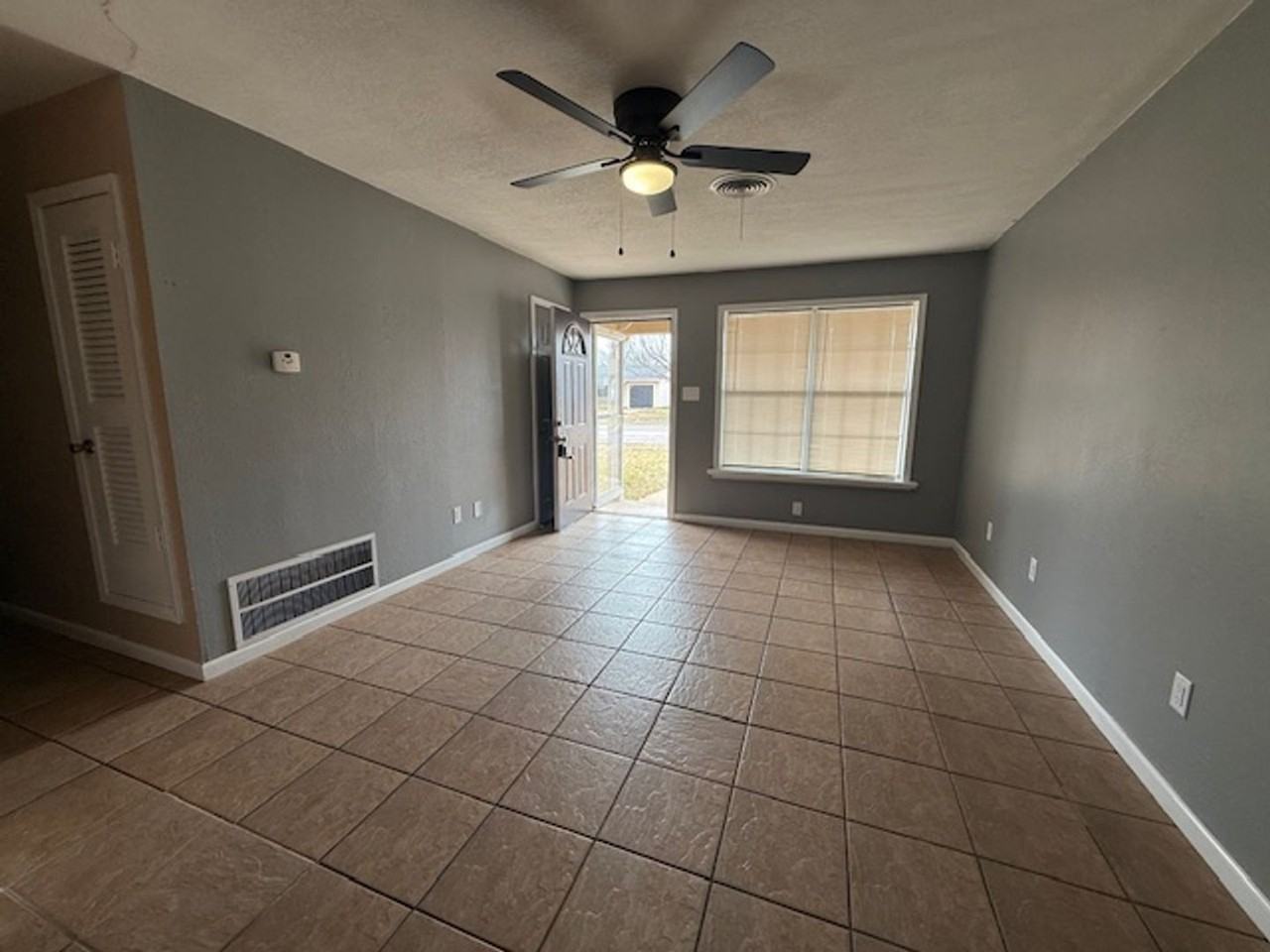 2710 S 39th St - Photo 2 of 20