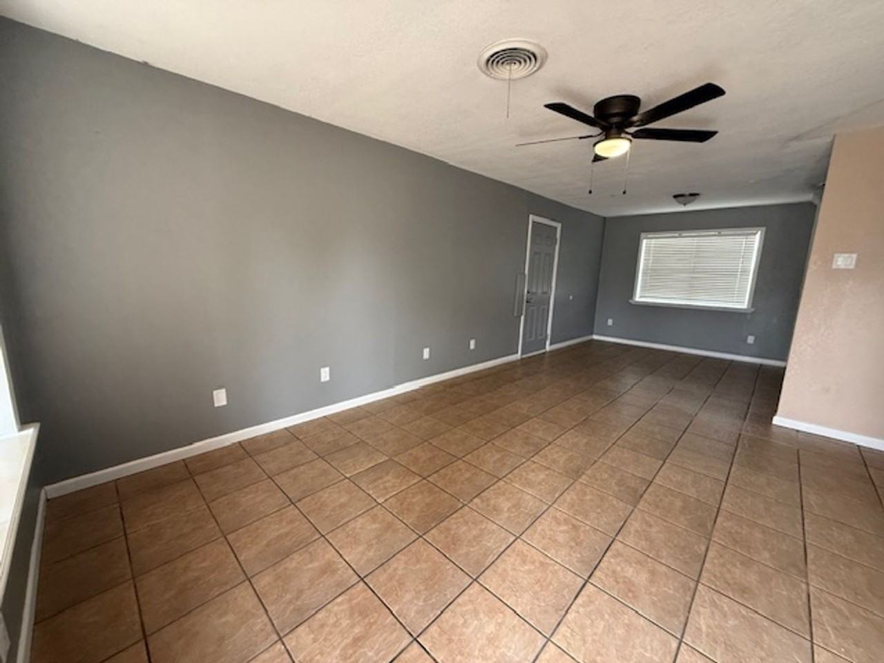 2710 S 39th St - Photo 3 of 20