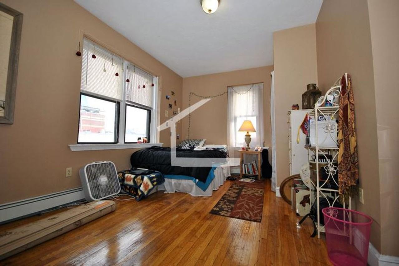 183 Harvard Ave - Photo 3 of 10