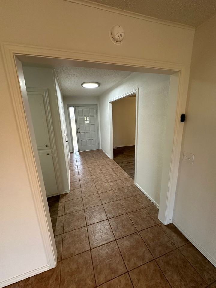 1633 124th St - Photo 2 of 16