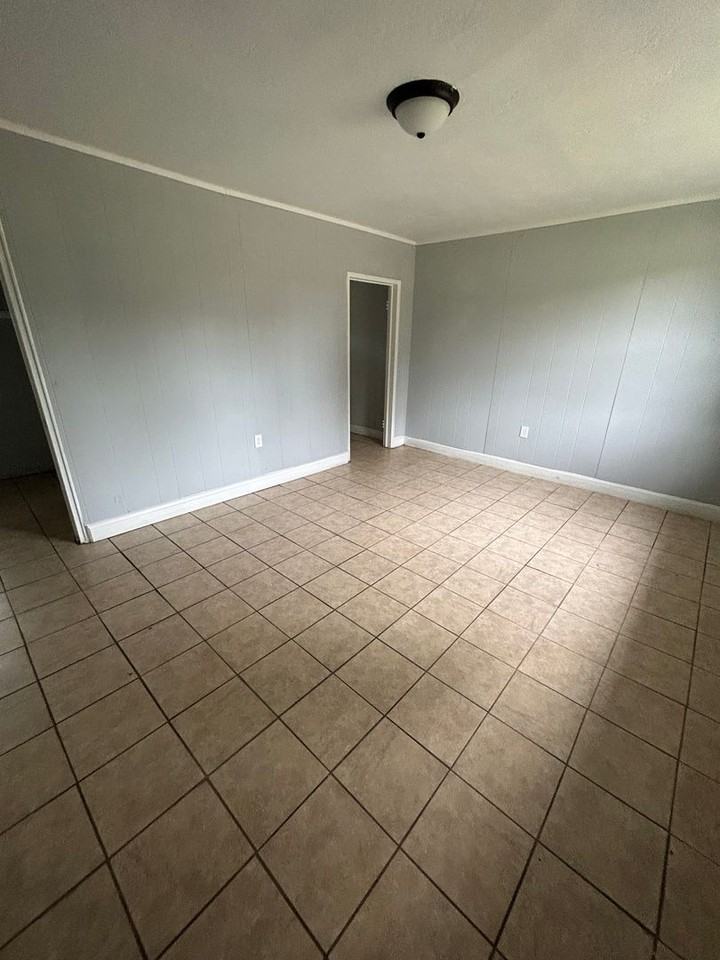 724A Miller Rd - Photo 2 of 8