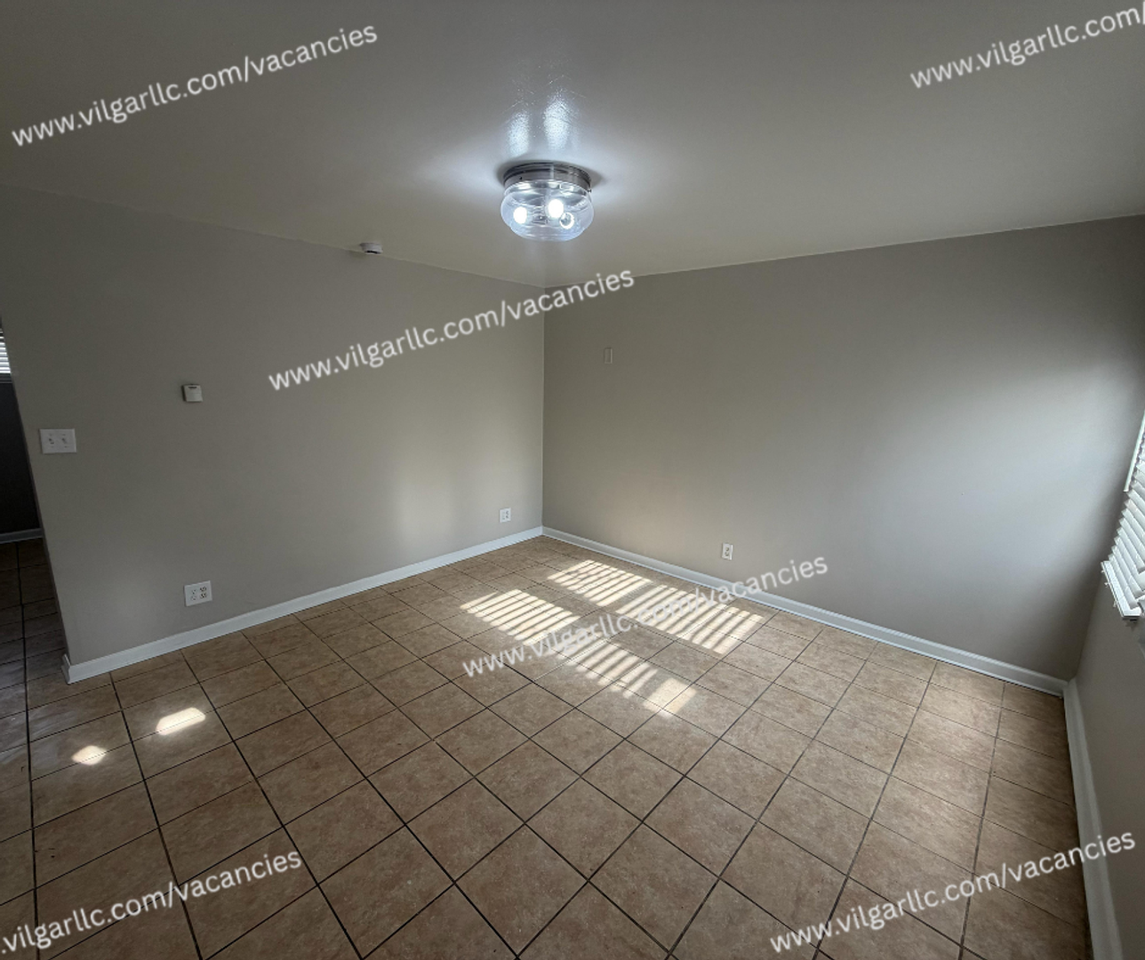 5224 E 13th Ave - Photo 4 of 14