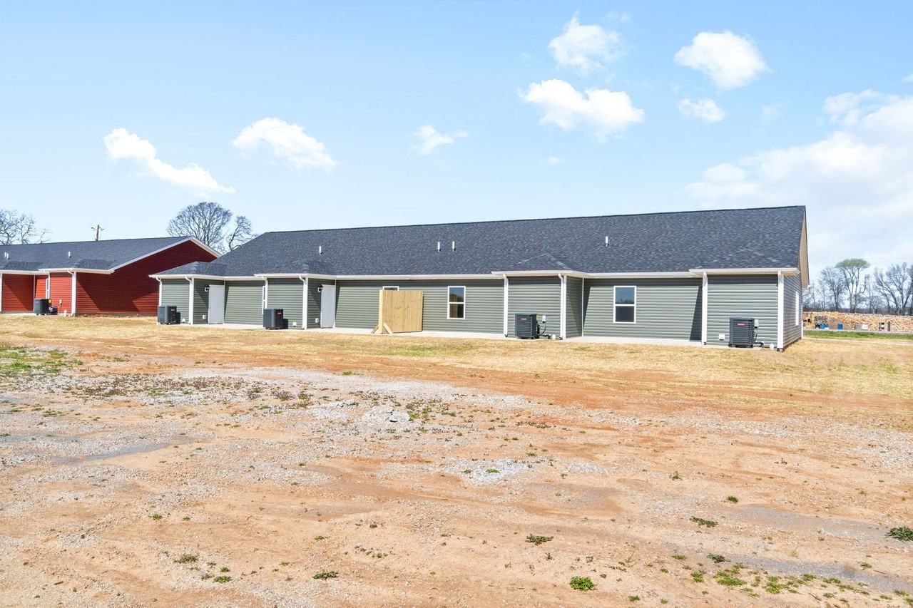 9540 Russellville Rd #B - Photo 4 of 20