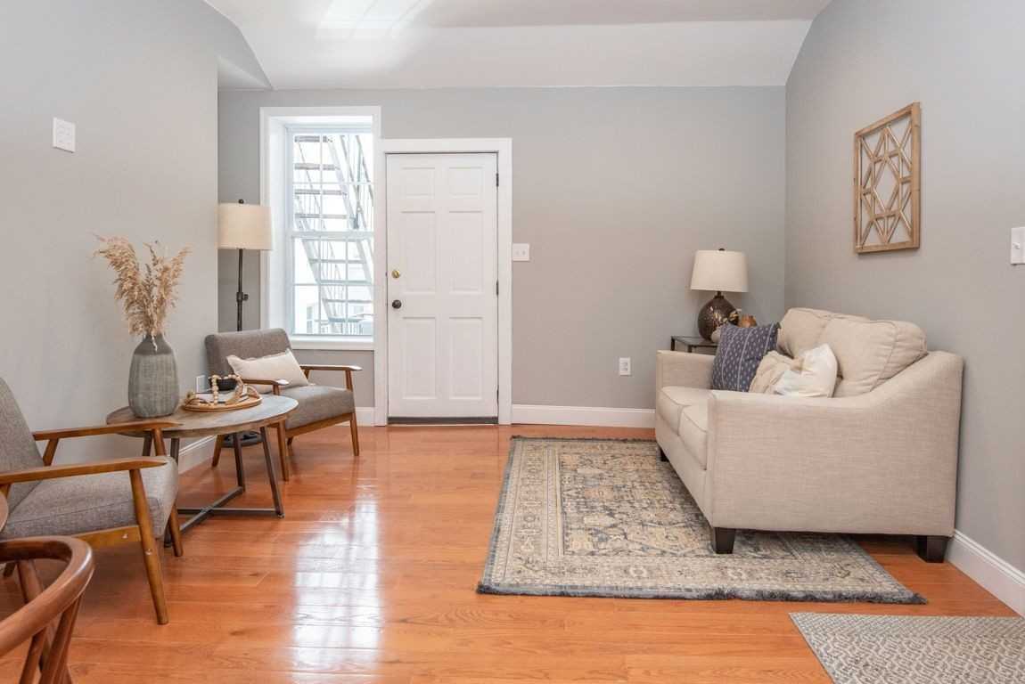 318 N Duke St #3 - Photo 3 of 25