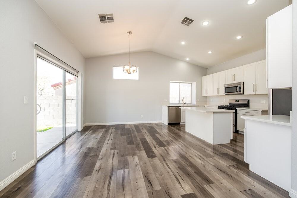 704 Colonnade Row Dr - Photo 5 of 16