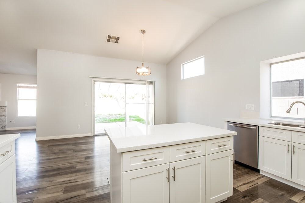 704 Colonnade Row Dr - Photo 7 of 16