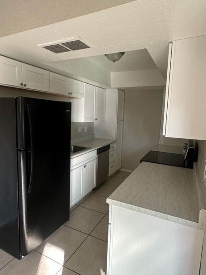 6046 W Townley Ave - Photo 4 of 13