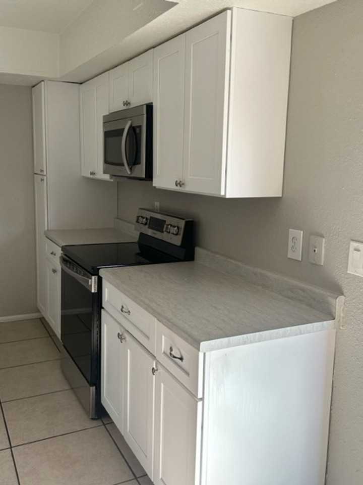 6046 W Townley Ave - Photo 5 of 13