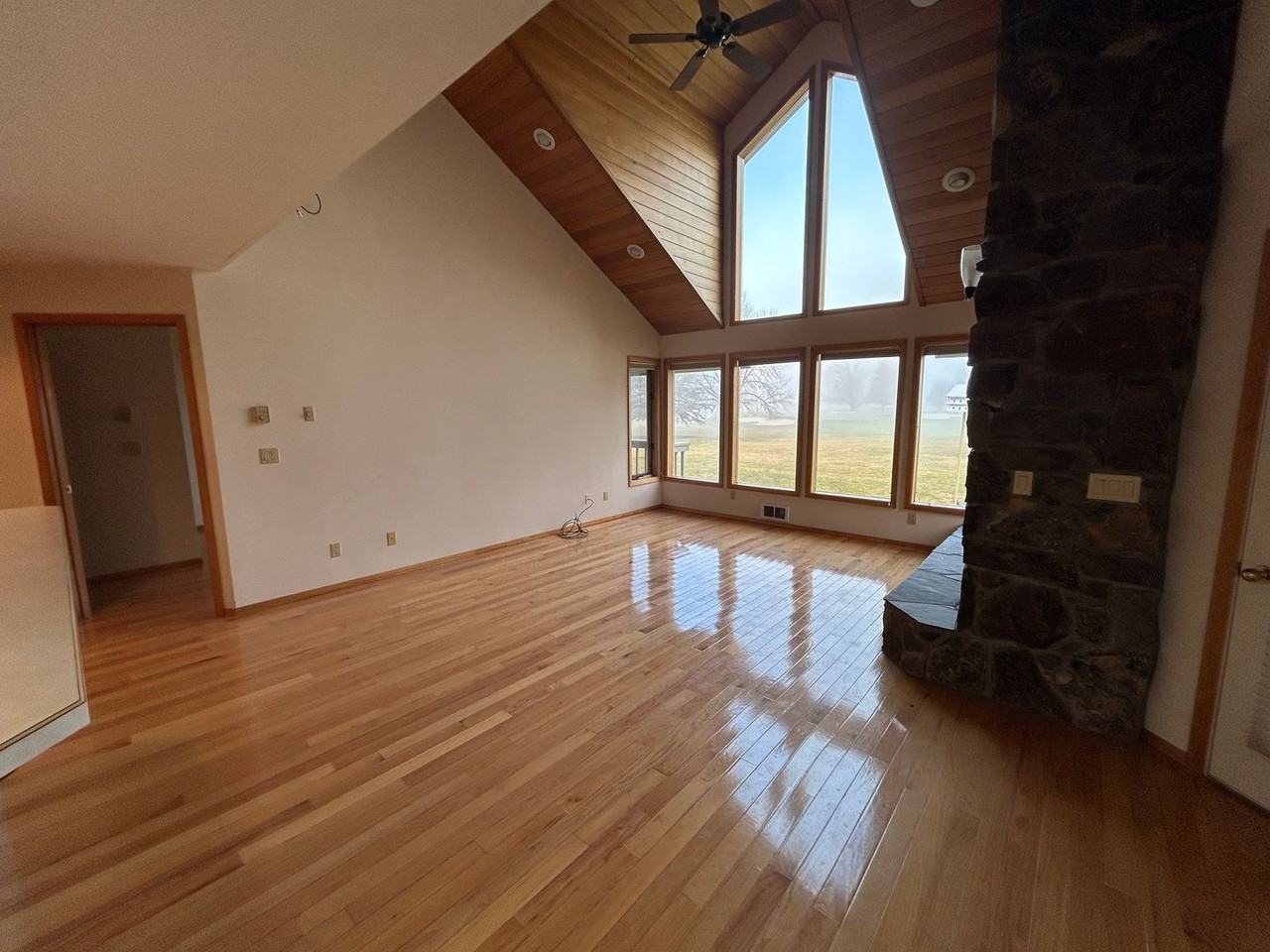 183 Golf Ter - Photo 4 of 29