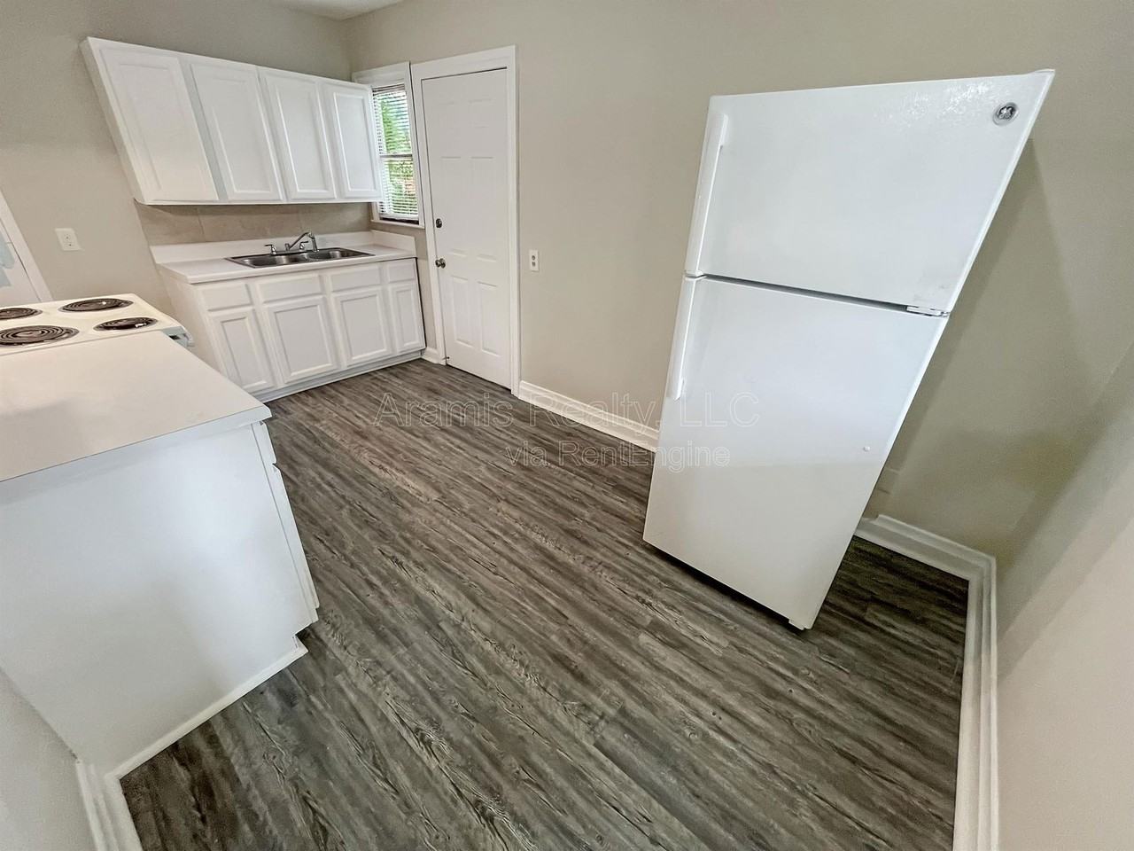 195 Hedges St Se - Photo 2 of 10