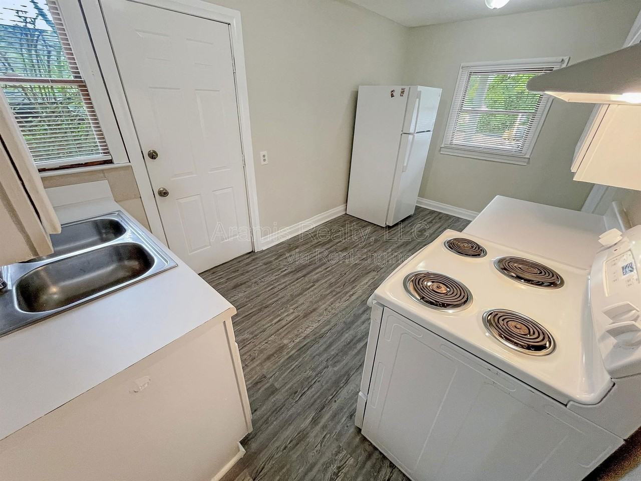 195 Hedges St Se - Photo 3 of 10