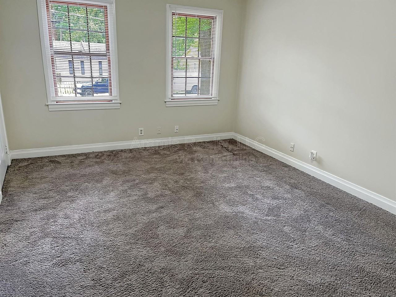 195 Hedges St Se - Photo 5 of 10