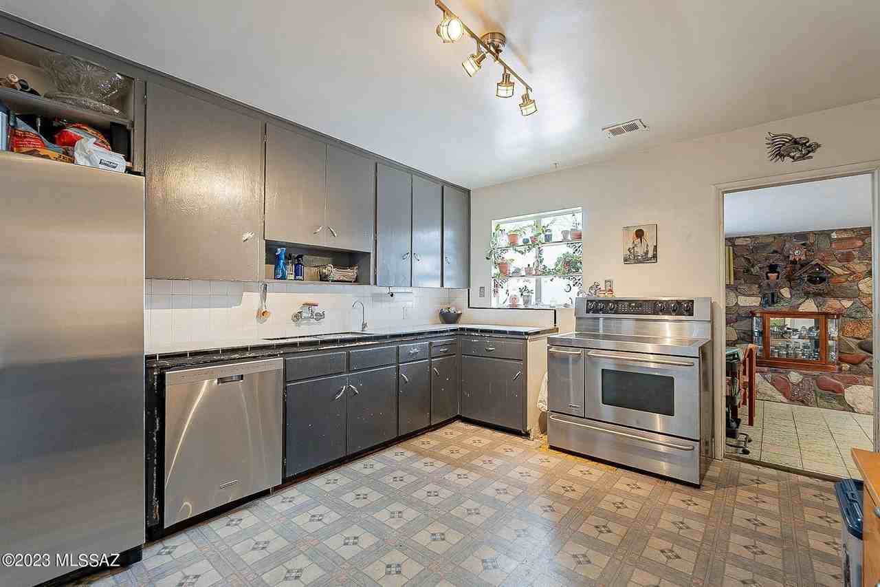 6534 E 12th St - Photo 2 of 11