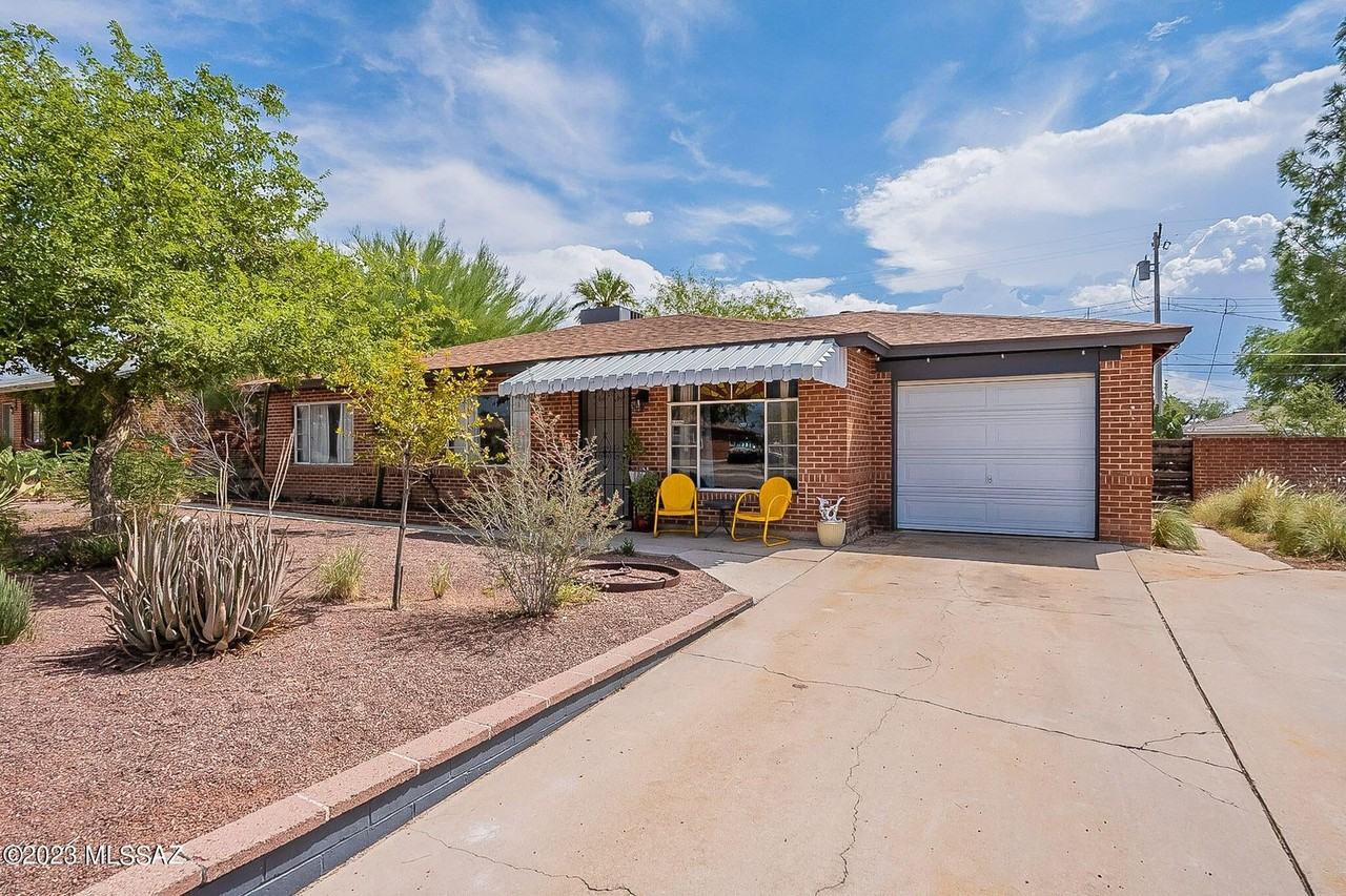 6534 E 12th St - Photo 4 of 11