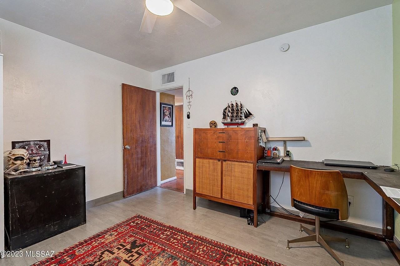 6534 E 12th St - Photo 5 of 11