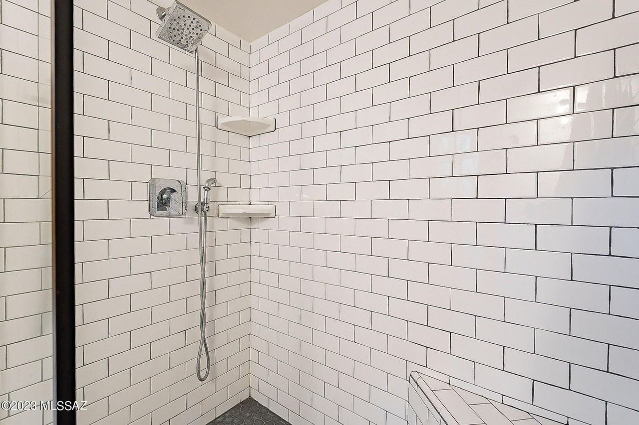 6534 E 12th St - Photo 6 of 11