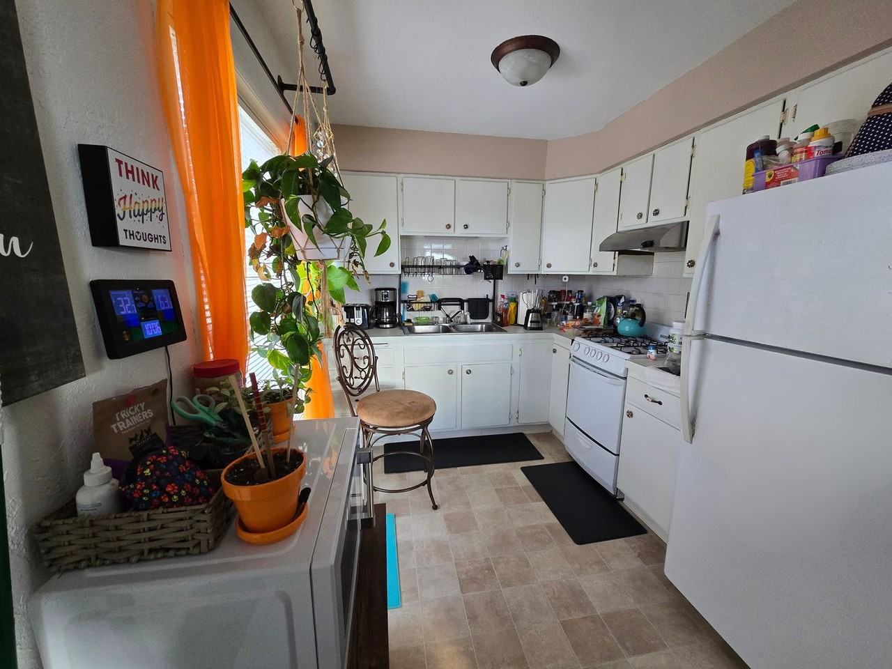 203 Eisenhower Dr - Photo 4 of 7