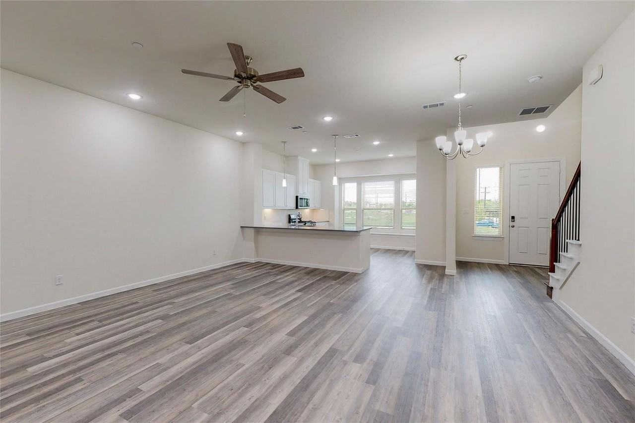 16082 Doe Lake Dr - Photo 4 of 20