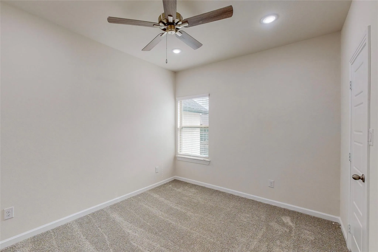 16124 Doe Lake Dr - Photo 6 of 9