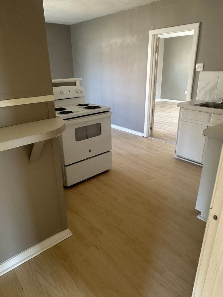 3429 N 20th St - Photo 5 of 9