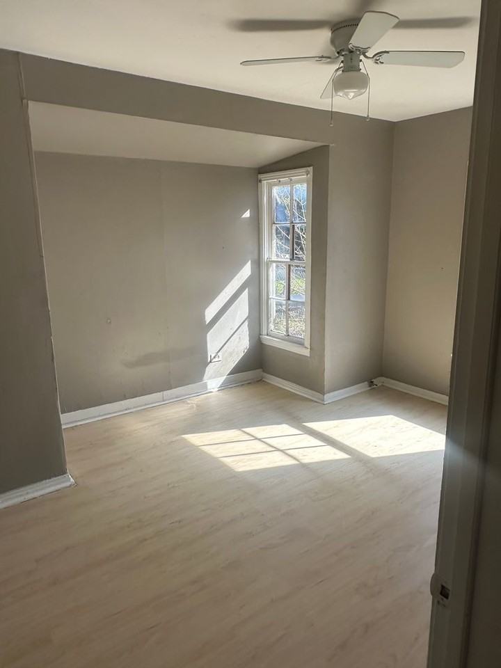 3429 N 20th St - Photo 6 of 9