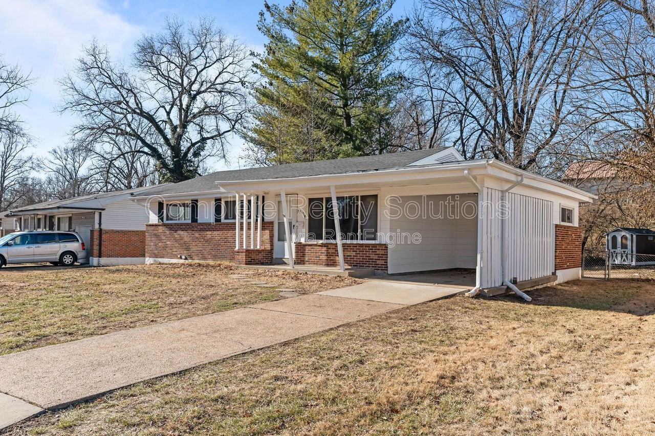 9915 Castle Dr - Photo 4 of 38