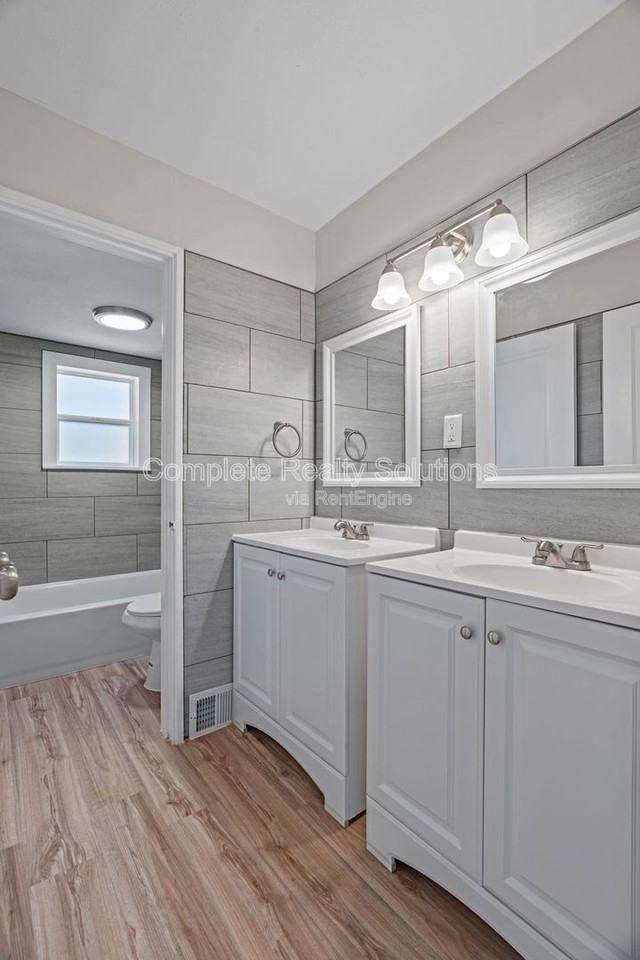 9915 Castle Dr - Photo 7 of 38