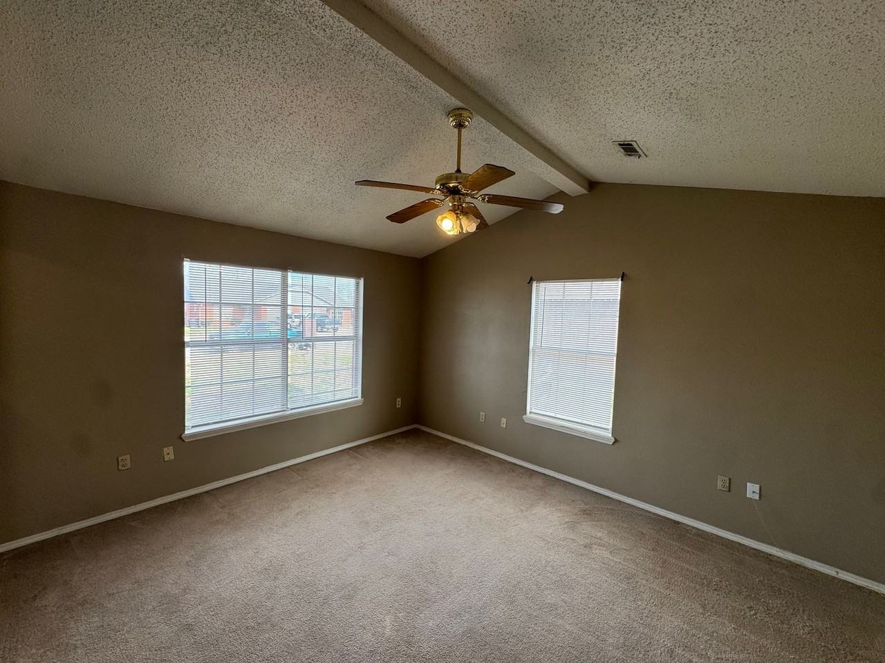 4133 Nightingale Ln - Photo 2 of 15