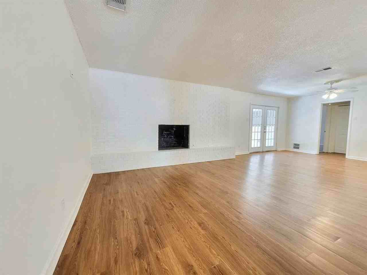 1902 Montclair Dr - Photo 6 of 29