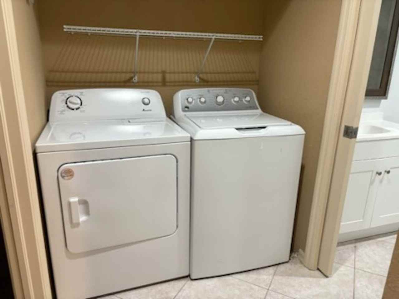 886 Park Ave #402 - Photo 6 of 9