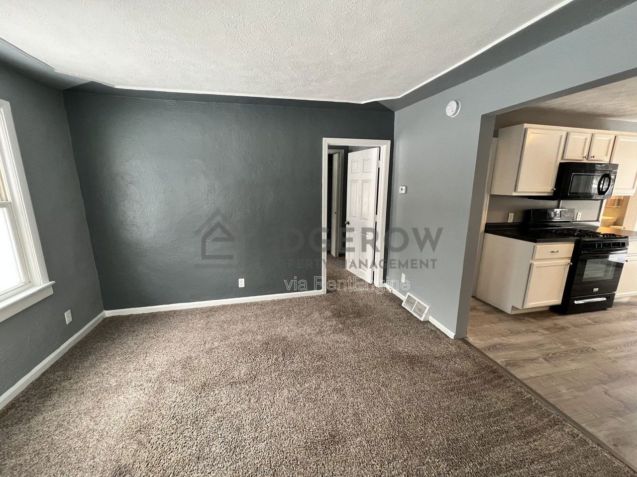 1046 Ducey Ave - Photo 2 of 11