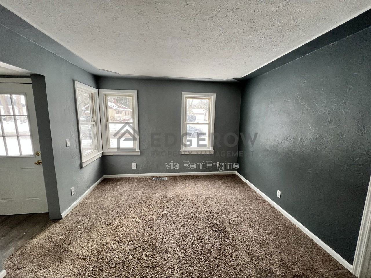 1046 Ducey Ave - Photo 3 of 11