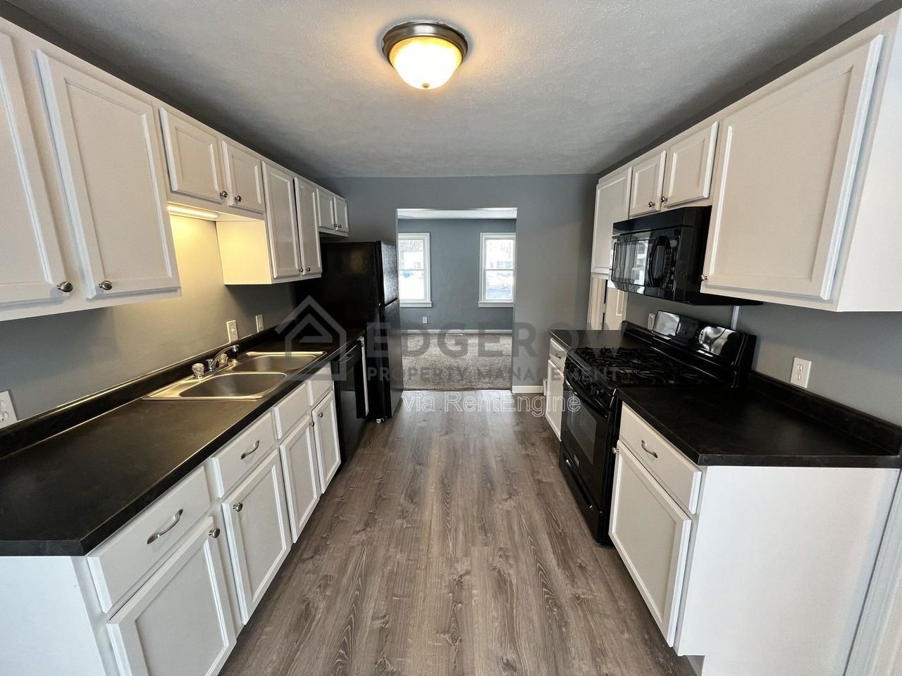 1046 Ducey Ave - Photo 6 of 11