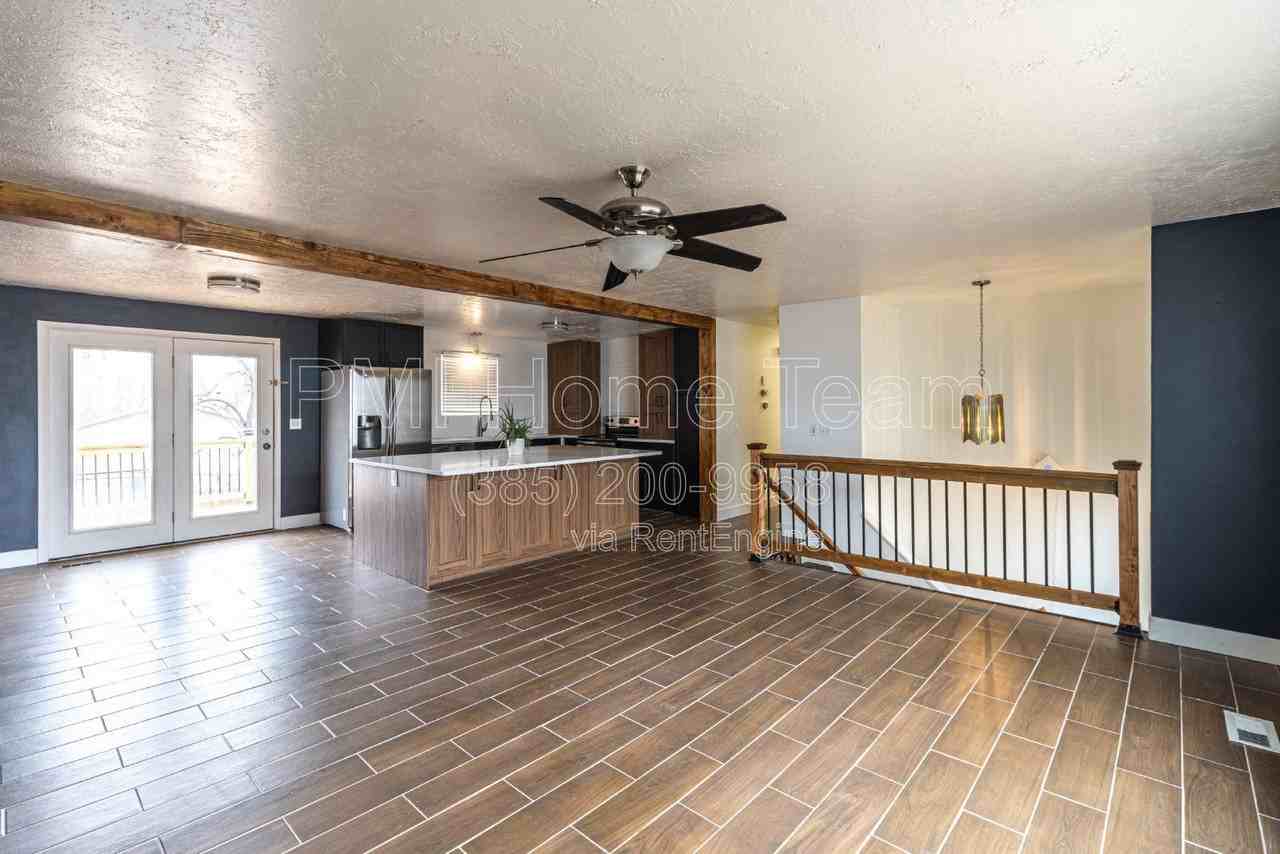 1312 Roger Cir - Photo 3 of 50