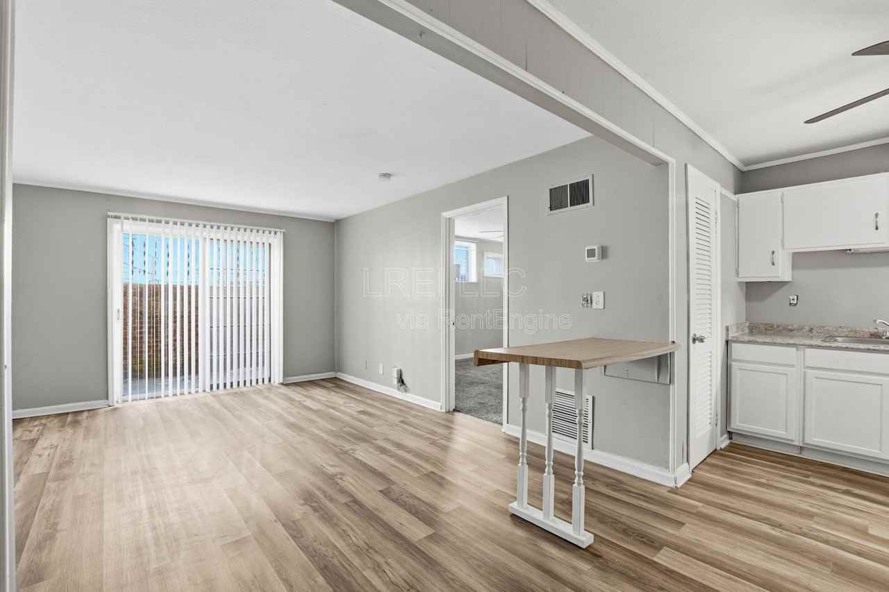 1708 Jennifer Rd #C4 - Photo 4 of 10