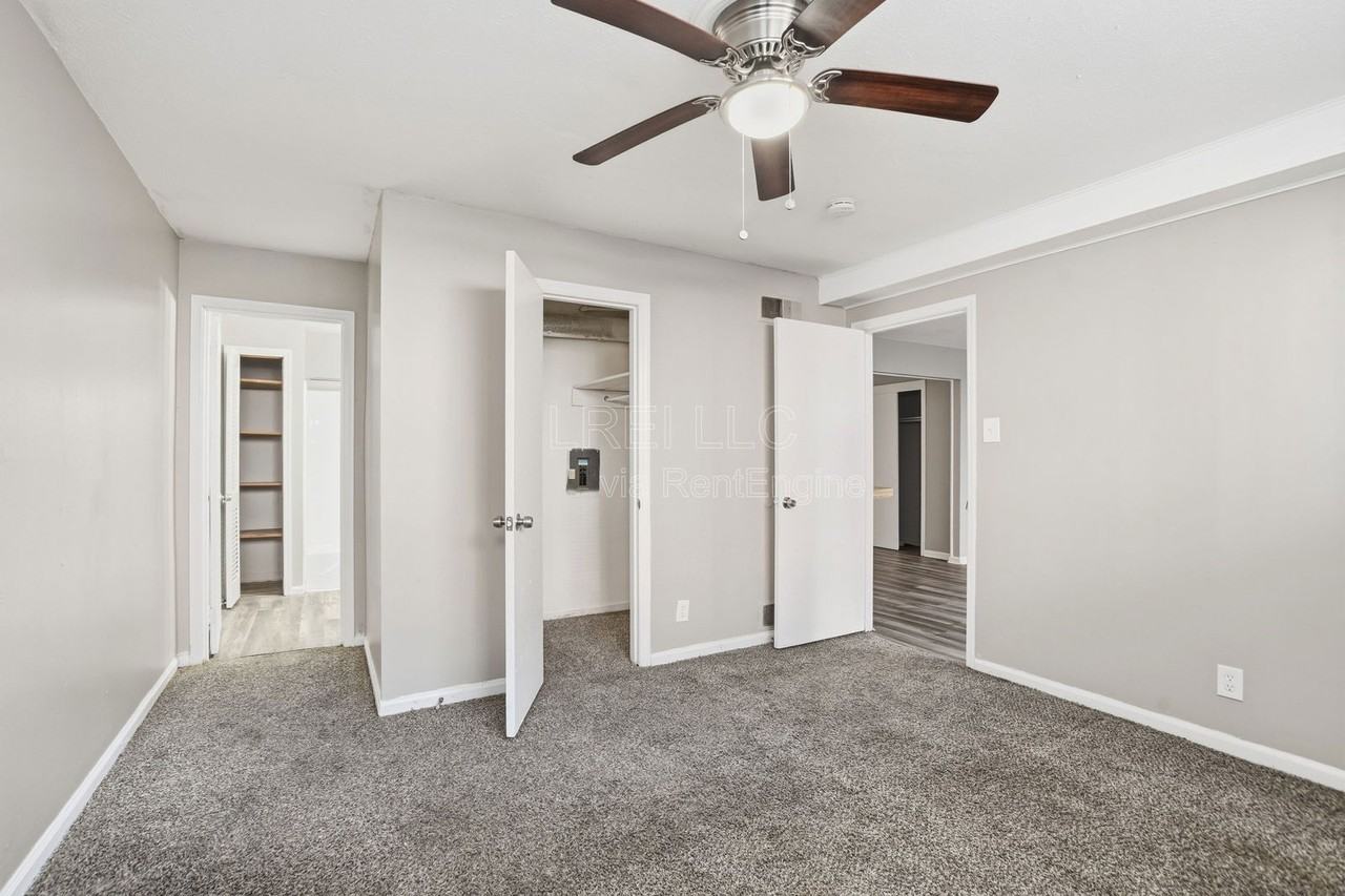 1708 Jennifer Rd #C4 - Photo 5 of 10