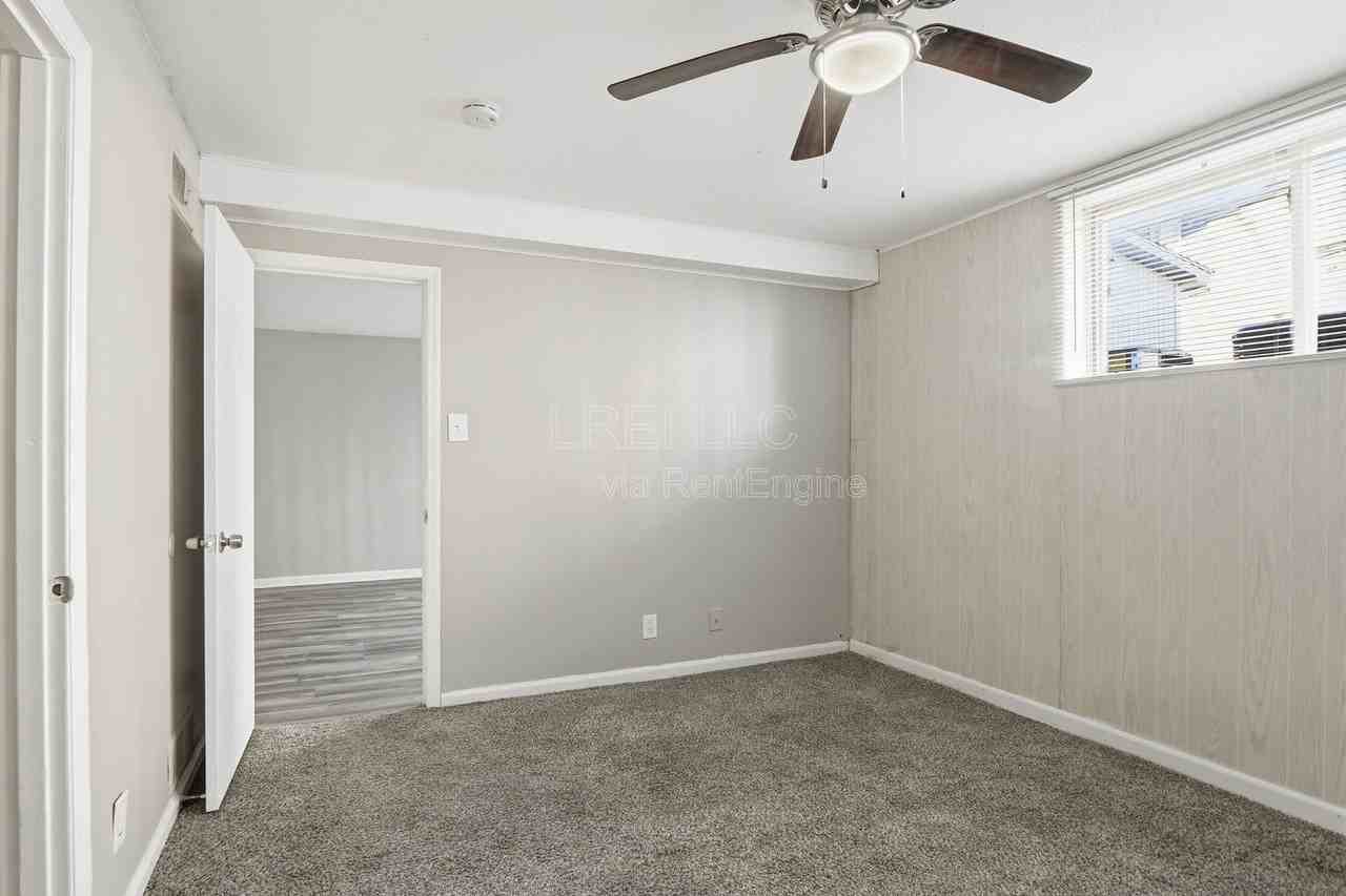 1708 Jennifer Rd #C4 - Photo 7 of 10