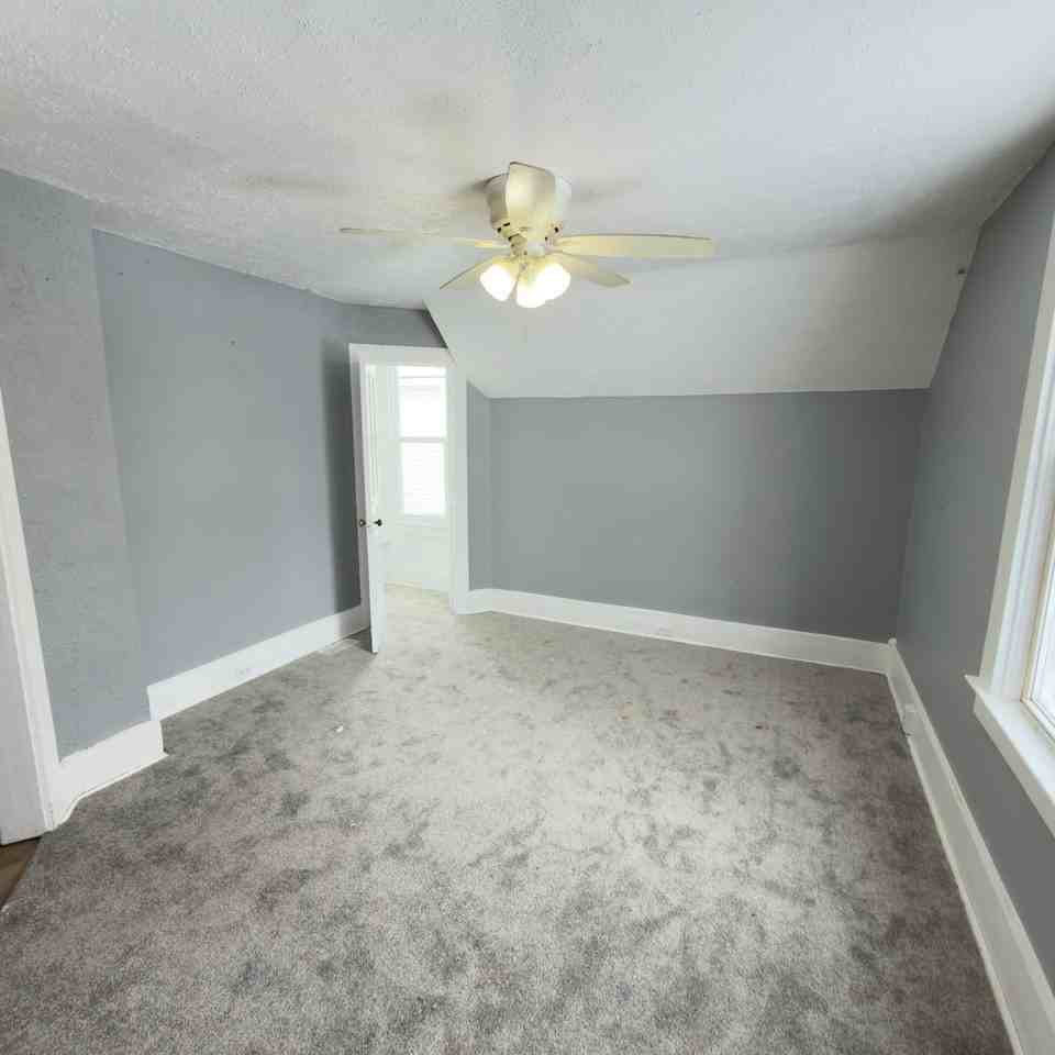 2143 Palace Ave Sw - Photo 2 of 6