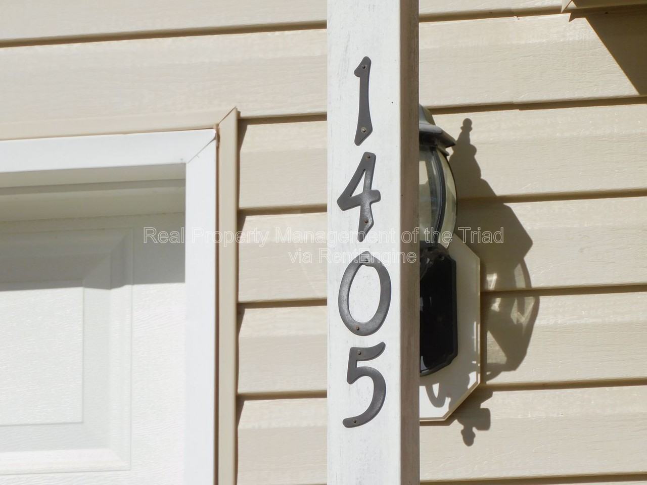 1405 Asher Downs Dr - Photo 2 of 27