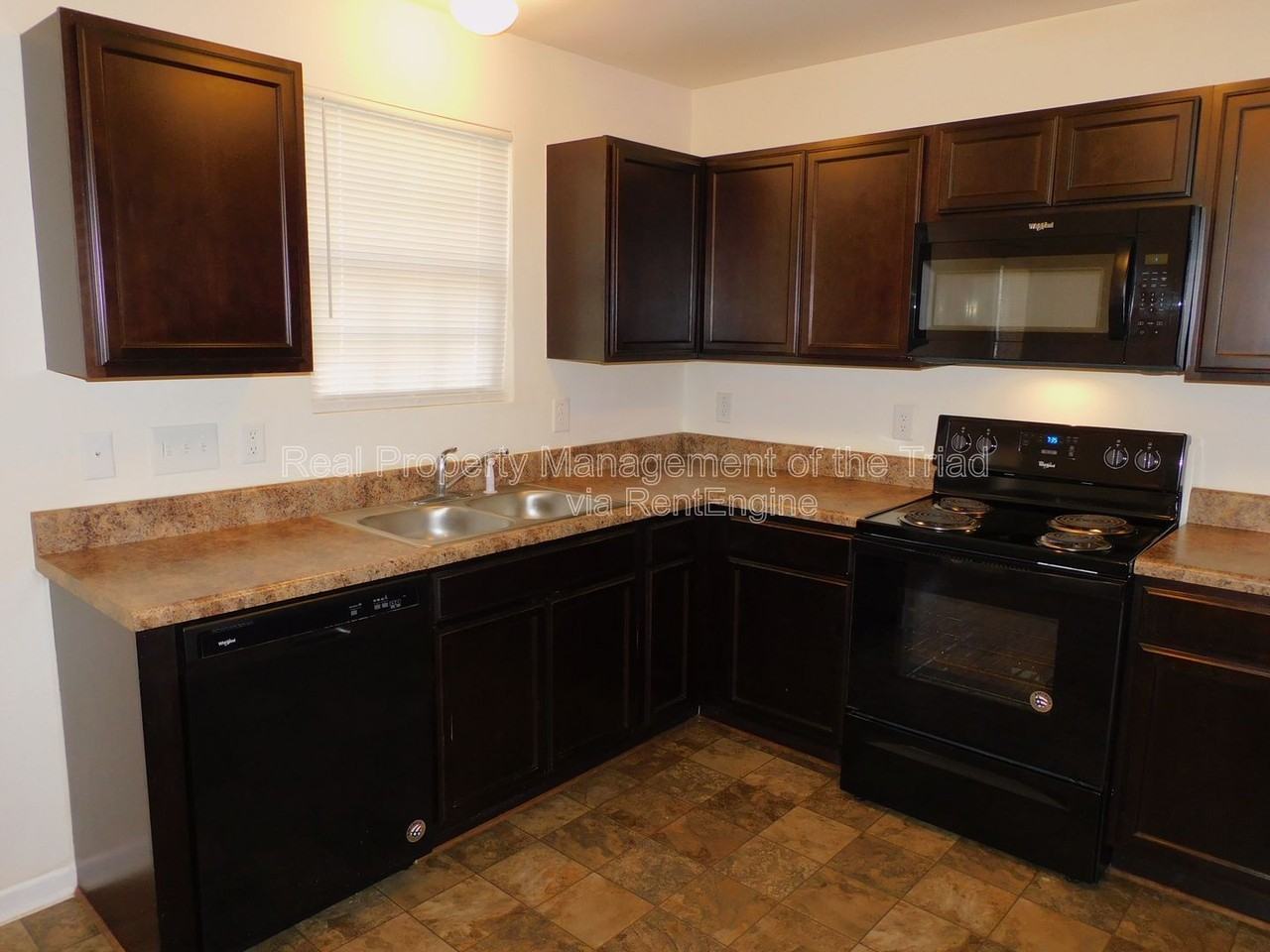 1405 Asher Downs Dr - Photo 6 of 27