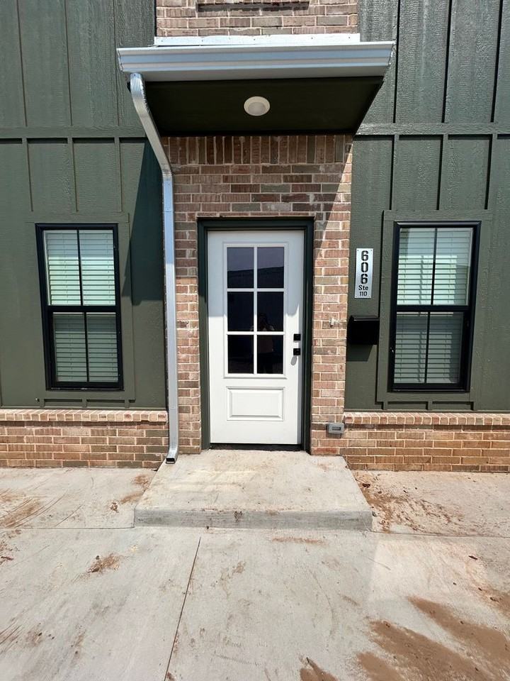 606 W 2nd St #110 - Photo 3 of 33