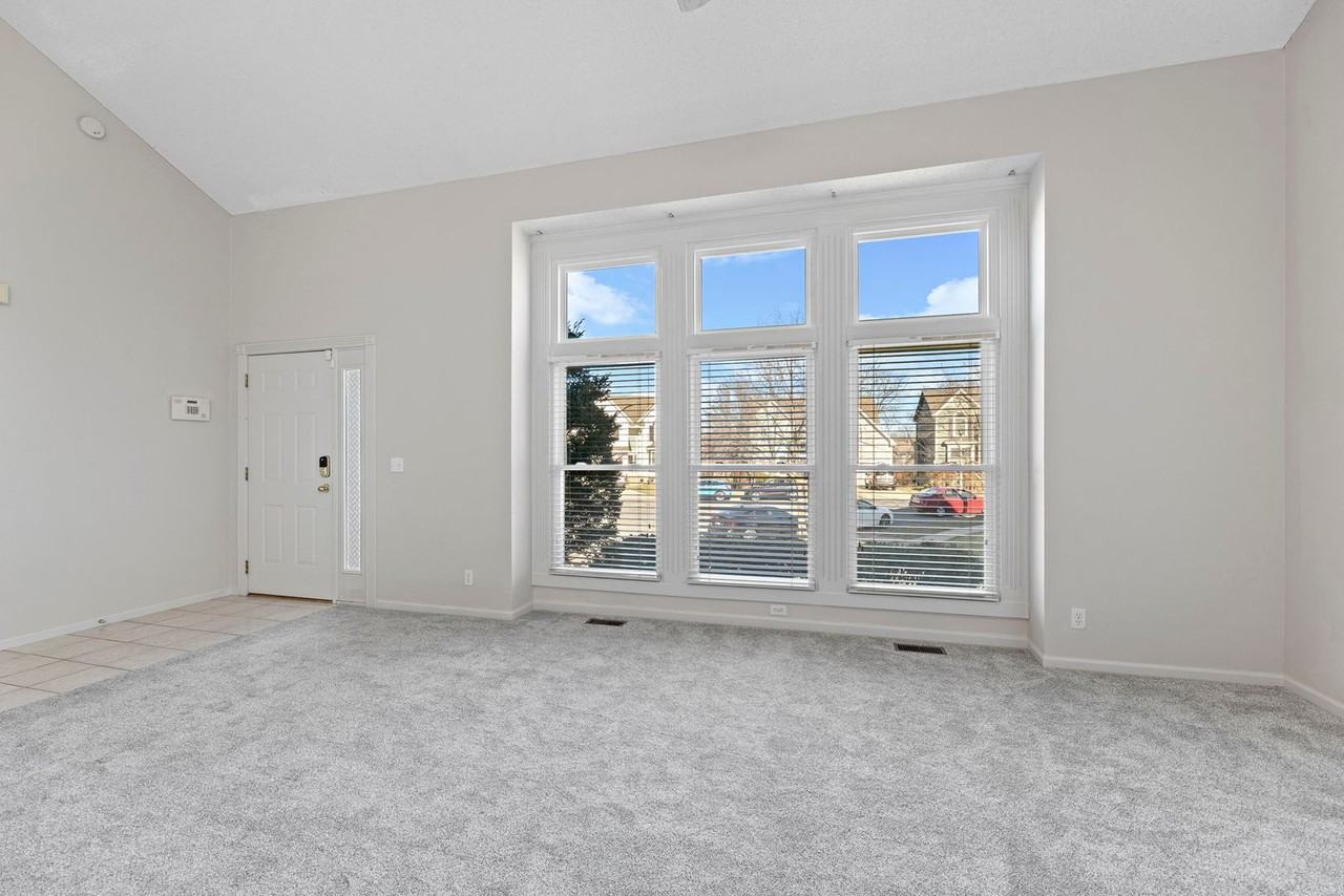 12206 Goodman St - Photo 5 of 45