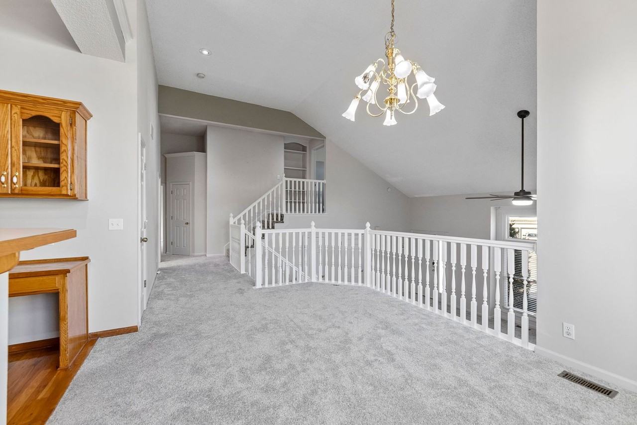 12206 Goodman St - Photo 7 of 45