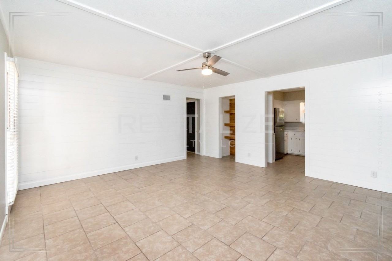 1504 Dauphin St - Photo 4 of 24