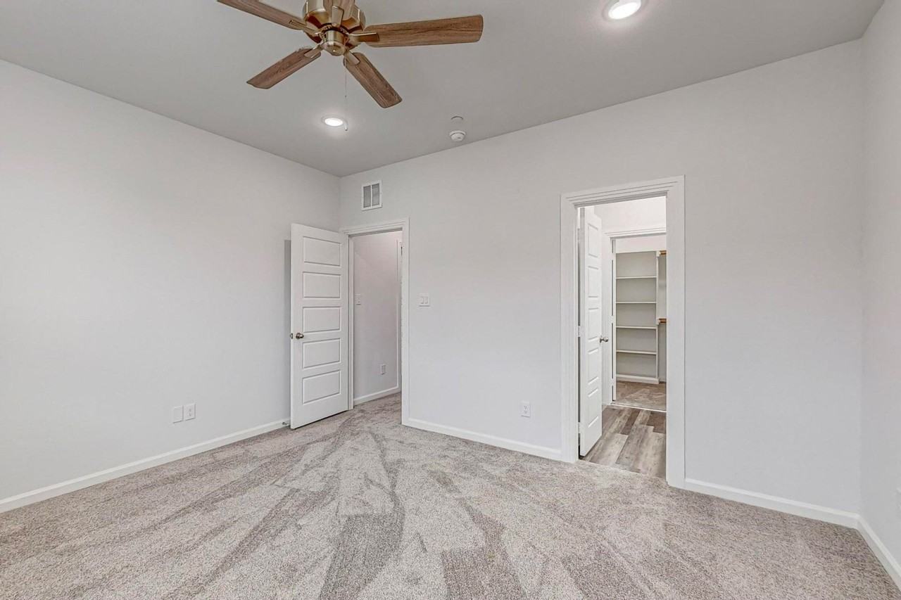 217 217 Mule Deer Mews Dr Little Elm, TX 75068 - Photo 5 of 14