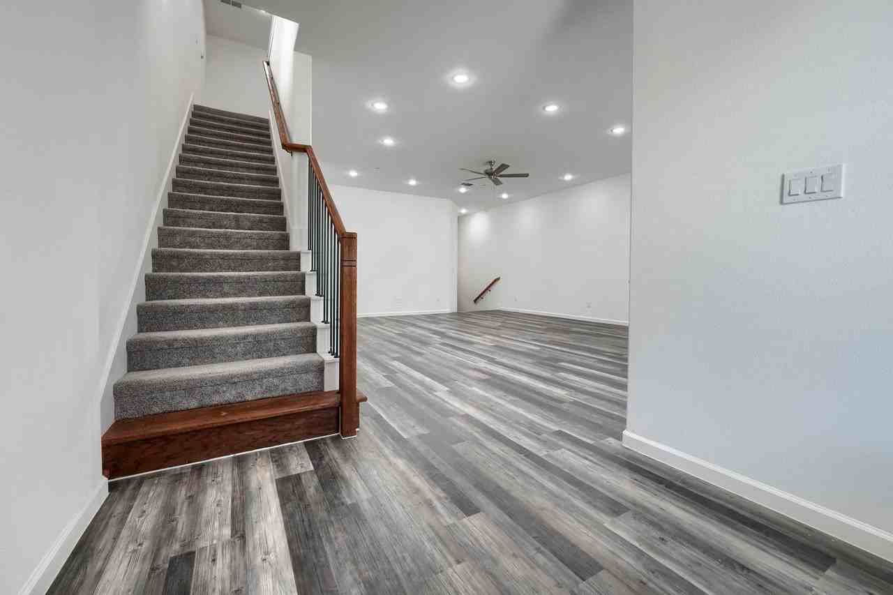 309 Mule Deer Mews - Photo 5 of 25